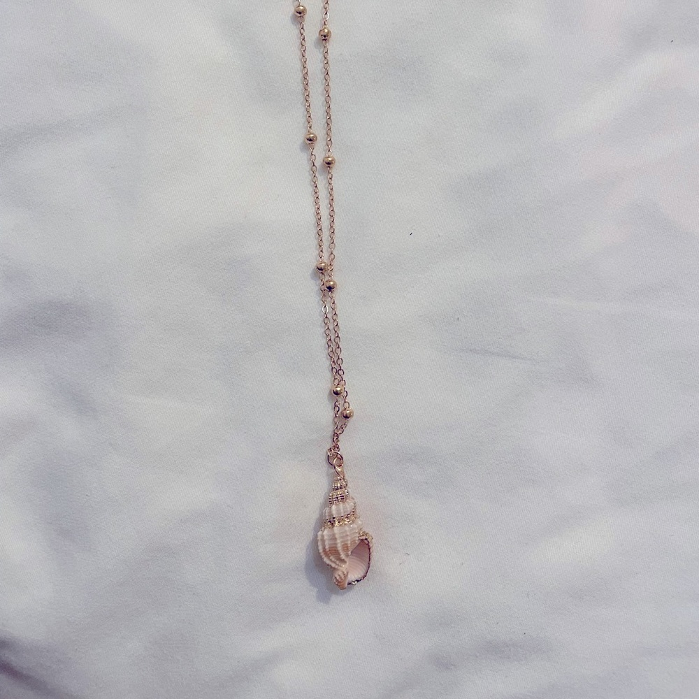 Beach shell pendant gold